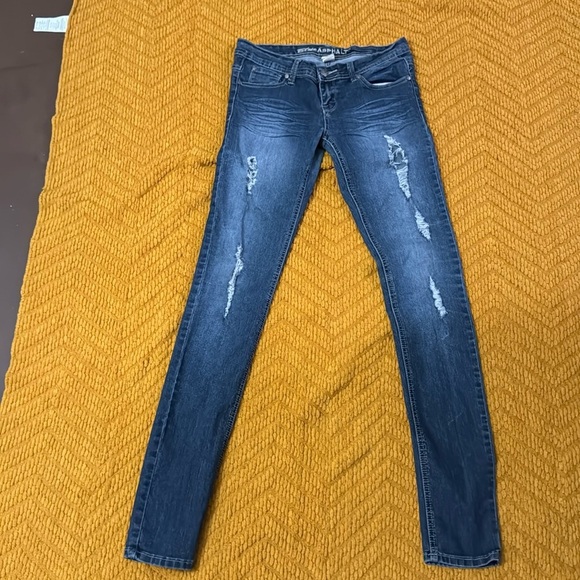 Juniors Size 9 Blue Asphalt Jeans - Picture 1 of 3